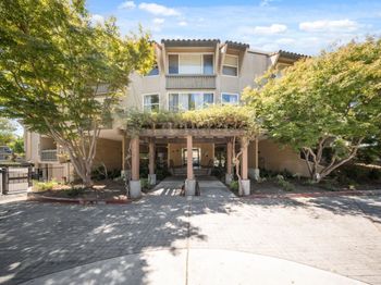 1087 MURRIETA Boulevard