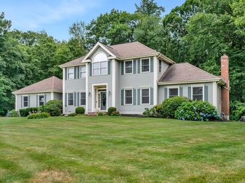 3 Suffolk Cir