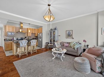 2 Hawthorne Place