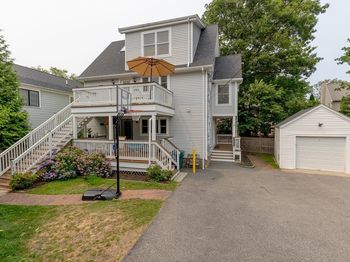 28 Beecher Pl