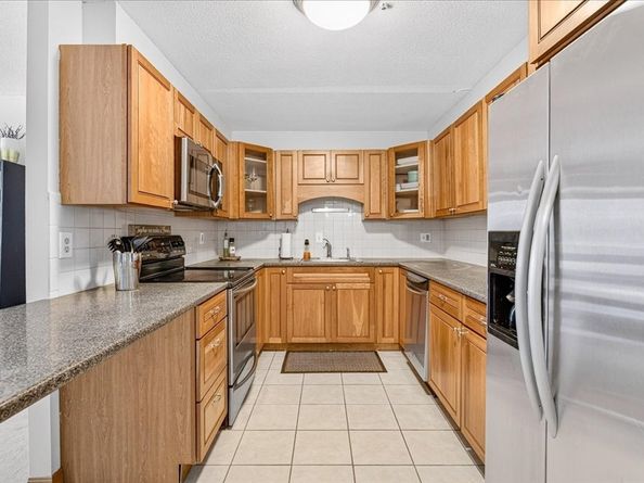 55 Tall Oaks Dr 402, Weymouth MA 02190