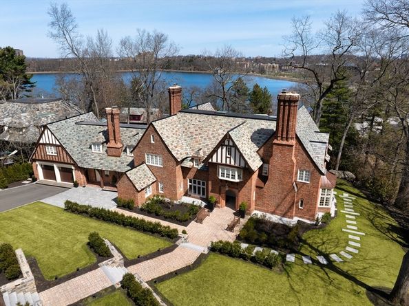 124 Chestnut Hill Rd, Newton MA 02467