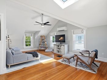 16 Billows St