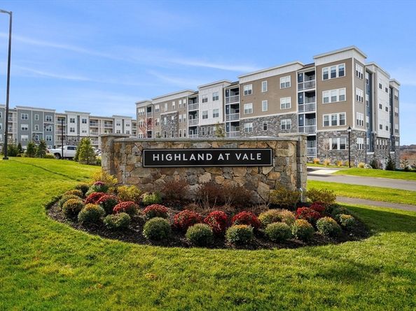 6 Stratton Drive 303, Woburn MA 01801