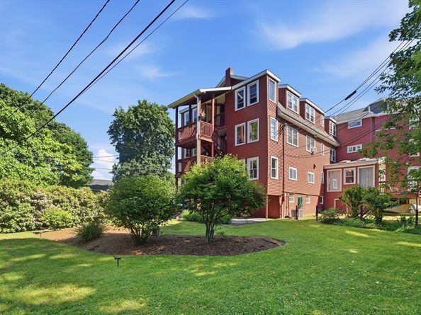 16 Middlesex St 8, Chelmsford MA 01863