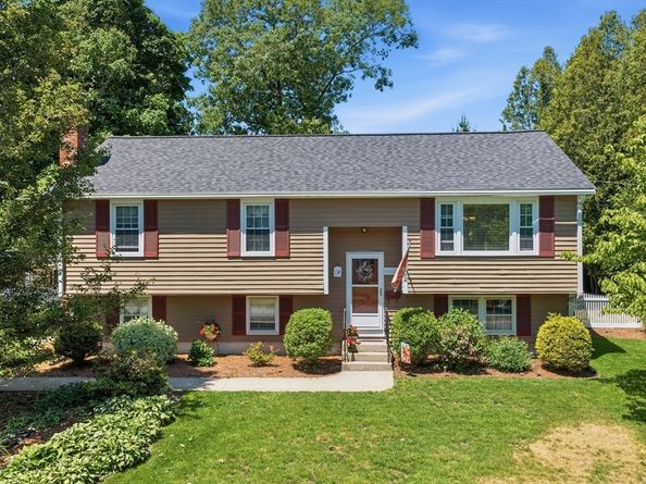 22 Lindale Ave, Weymouth MA 02191