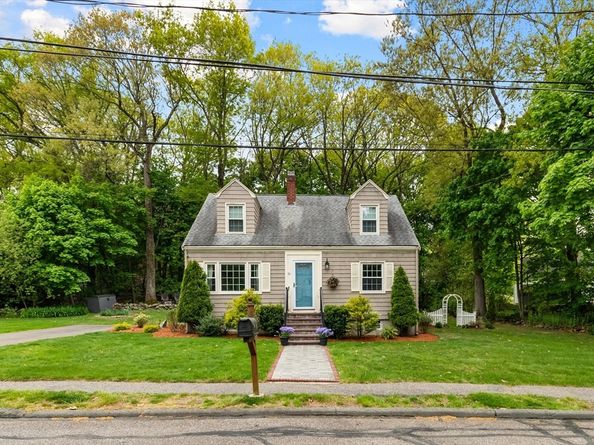 31 Hiawatha Rd, Woburn MA 01801