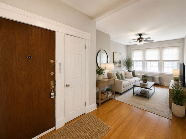 2001 Commonwealth Ave 32, Boston MA 02135