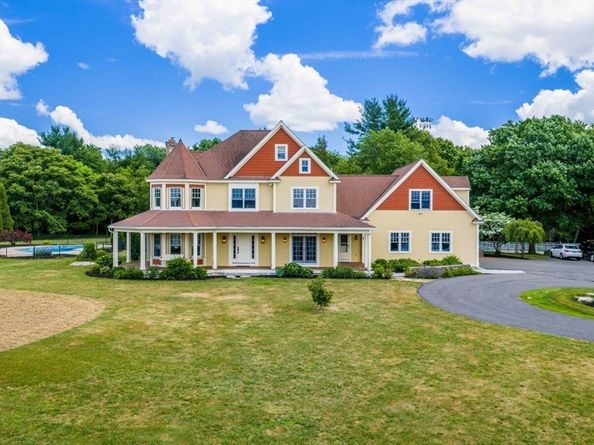 545 Hazel St, Uxbridge MA 01569