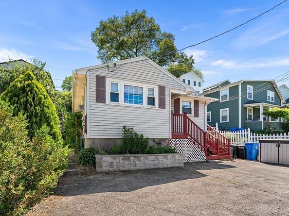 104 College Farm Rd, Waltham MA 02451
