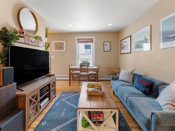 295 River St