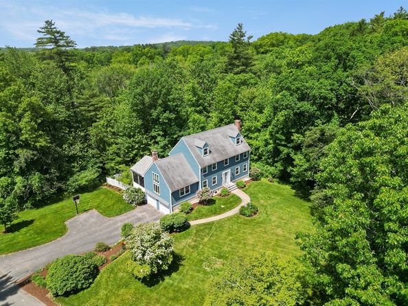 8 Caitlin Ln, Topsfield MA 01983