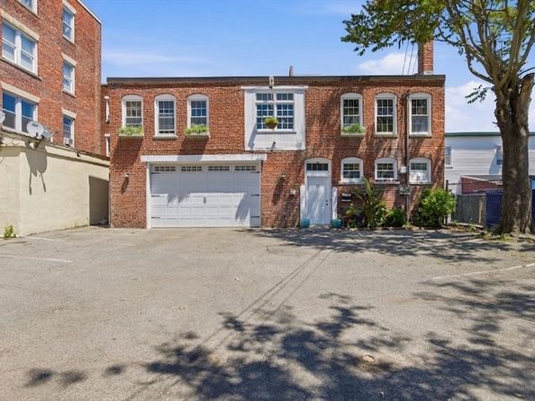 55 Perkins St, Salem MA 01970