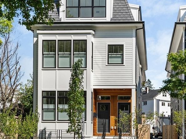 327 Alewife Brook Pkwy B, Somerville MA 02144
