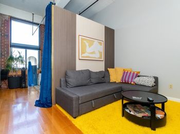 320 W 2nd St