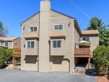 62 Voyagers Ln