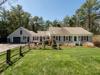 40 Pinewood Ln