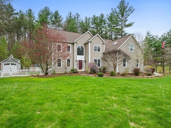 154 South Street, Upton MA 01568