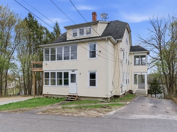 7 Third Avenue, Dudley MA 01571