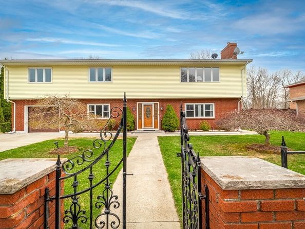 35 Reservoir Rd, Gloucester MA 01930