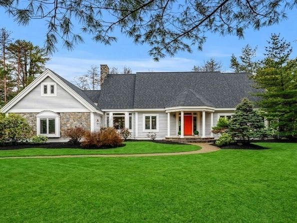 48 Candlewood Dr, Topsfield MA 01983