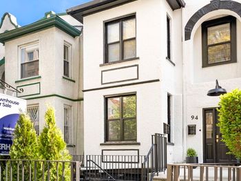 94 Hawthorne Street