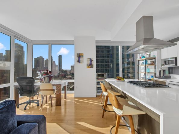 247 West 46th Street 1403, New York NY 10036