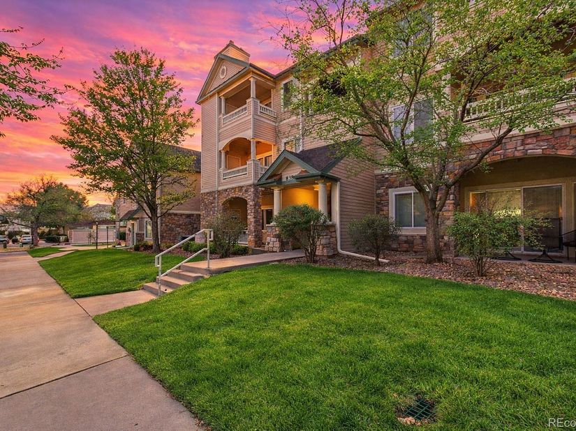 8389 S Independence Circle 11204, Littleton CO 80128