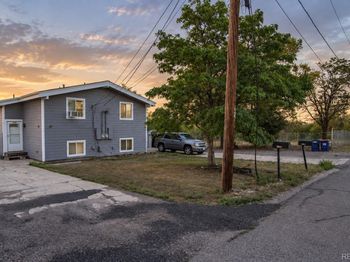 2581 W 66th Place