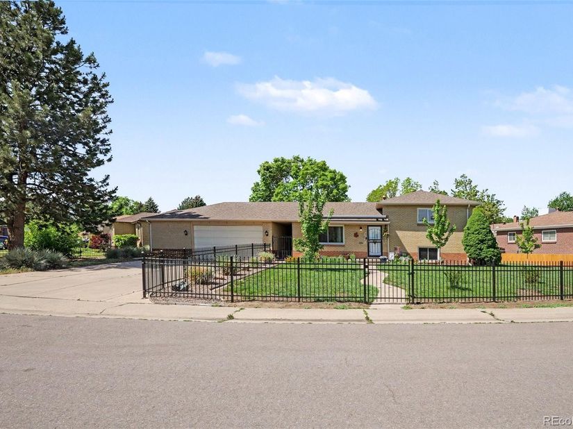 2567 S Uno Way, Denver CO 80219