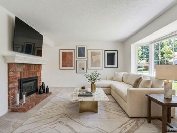 2433 E Fremont Court