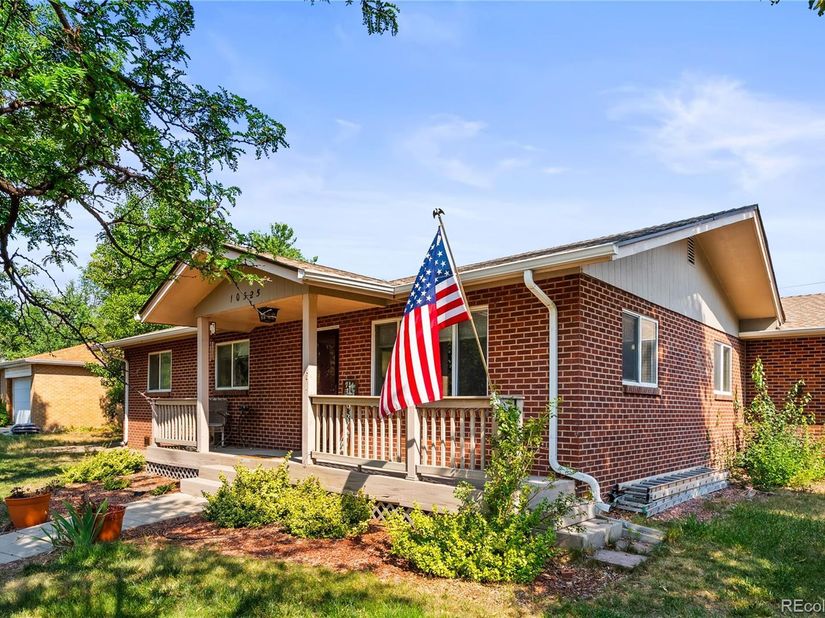 10325 W 16th Avenue, Lakewood CO 80215
