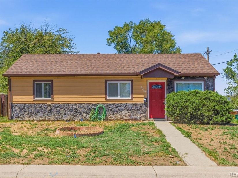 1297 Worchester Street, Aurora CO 80011