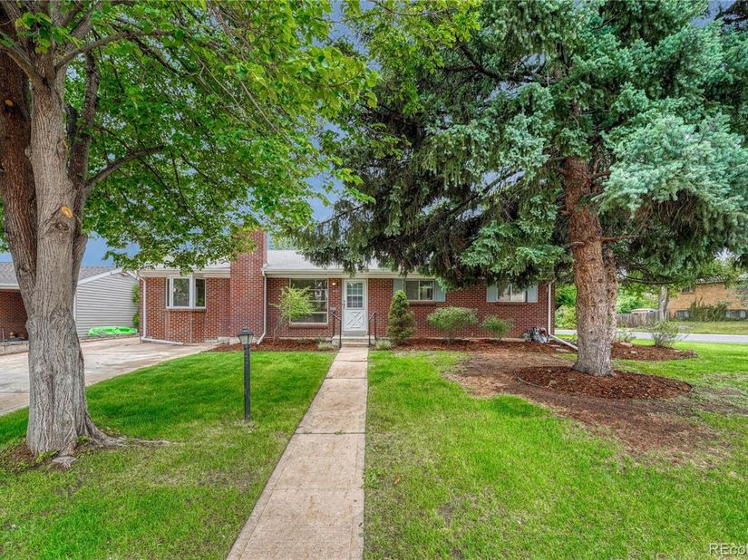 408 Scranton Street, Aurora CO 80011