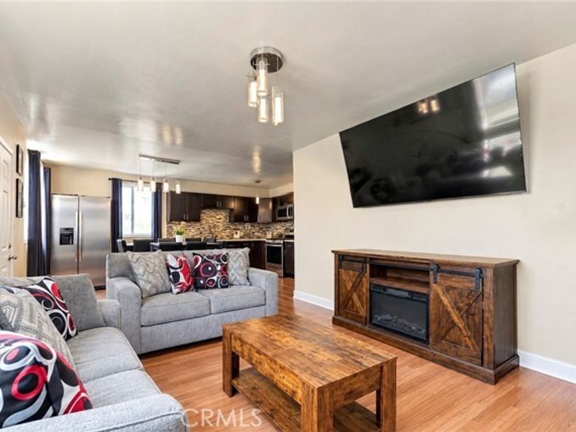 215 E 76 Place, Los Angeles CA 90003