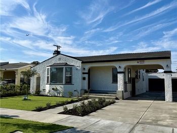 1861 W 94th
