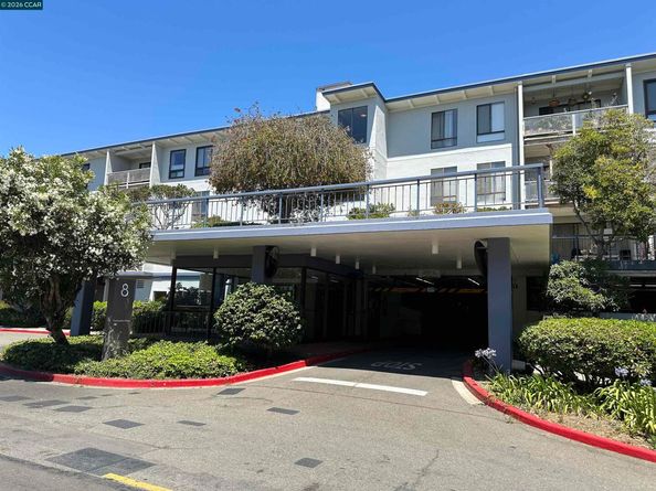 8 Commodore Drive C460, Emeryville CA 94608