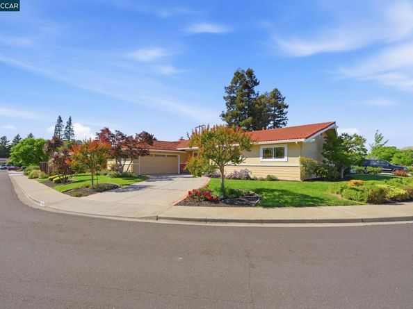 1525 American Beauty Dr, Concord CA 94521