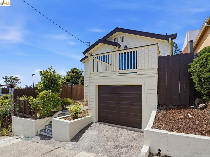 2469 Potter St, Oakland CA 94601