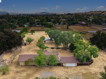 744 Mockingbird Ln
