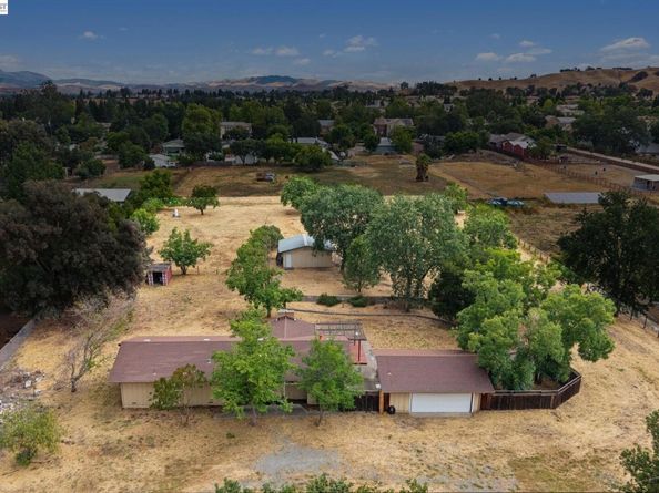 744 Mockingbird Ln, Pleasanton CA 94566