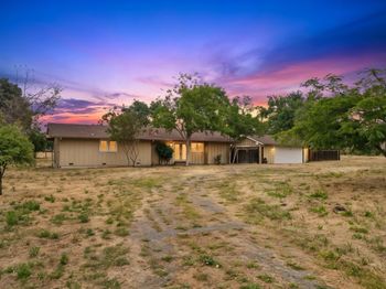 744 Mockingbird Ln