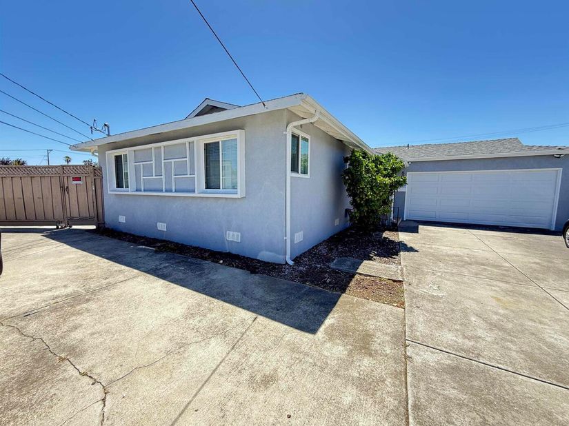 8096 Juniper Ave, Newark CA 94560
