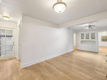 5826 Avenal