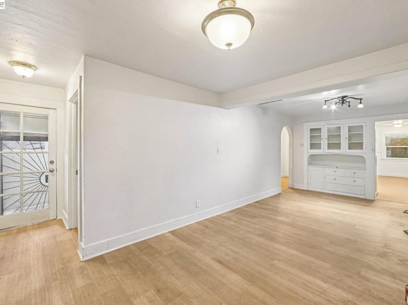 5826 Avenal, Oakland CA 94605