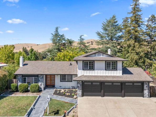 2 El Molino Dr, Clayton CA 94517