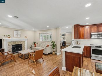 2259 Foxhill Dr