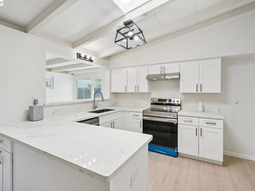 776 Poinciana St, Hayward CA 94545