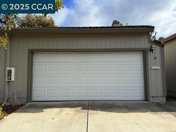 10 Tarn Ct, Hercules CA 94547