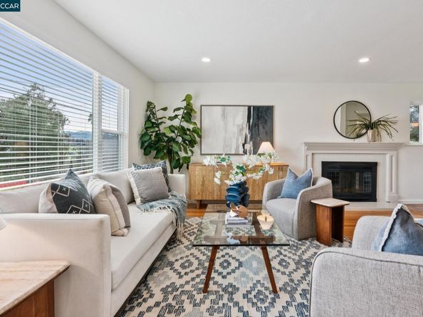 1315 El Curtola, Lafayette CA 94549